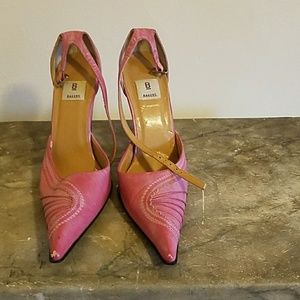 Women's pink ankle strap shoe